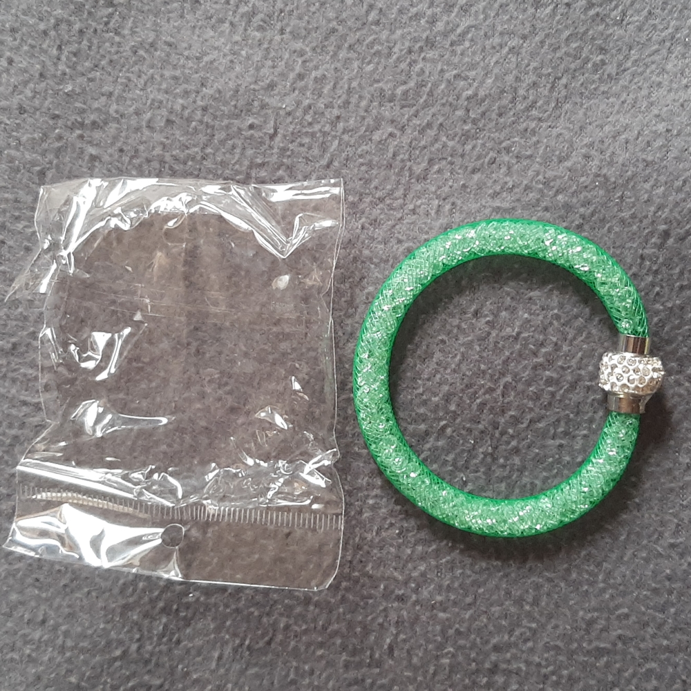 (2/$20) New Mesh Crystal Bracelet with Crystal Magnet Clasp Green